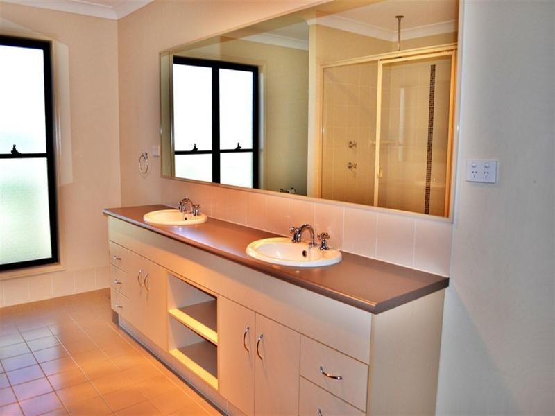 5 Sylvia Close, Pacific Pines QLD 4211