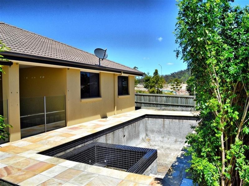5 Sylvia Close, Pacific Pines QLD 4211