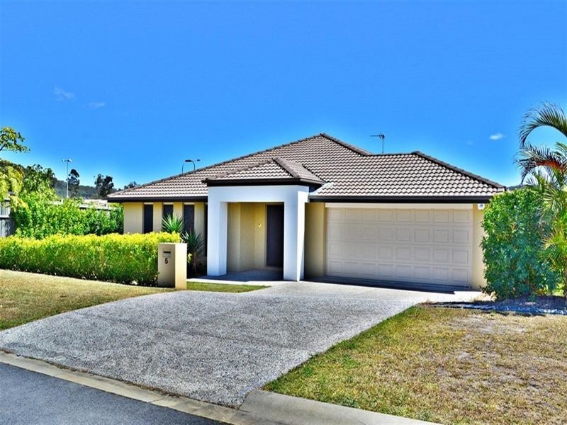 5 Sylvia Close, Pacific Pines QLD 4211