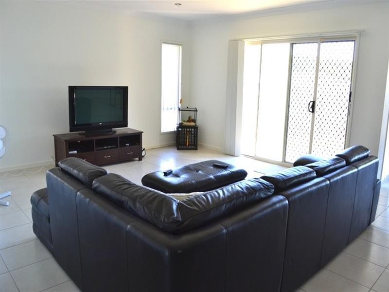 4 Orara Street, Pacific Pines QLD 4211