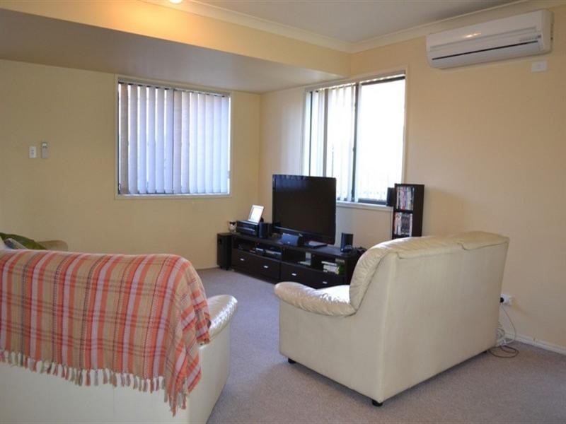 11/1 Santa Isobel Boulevard, Pacific Pines QLD 4211