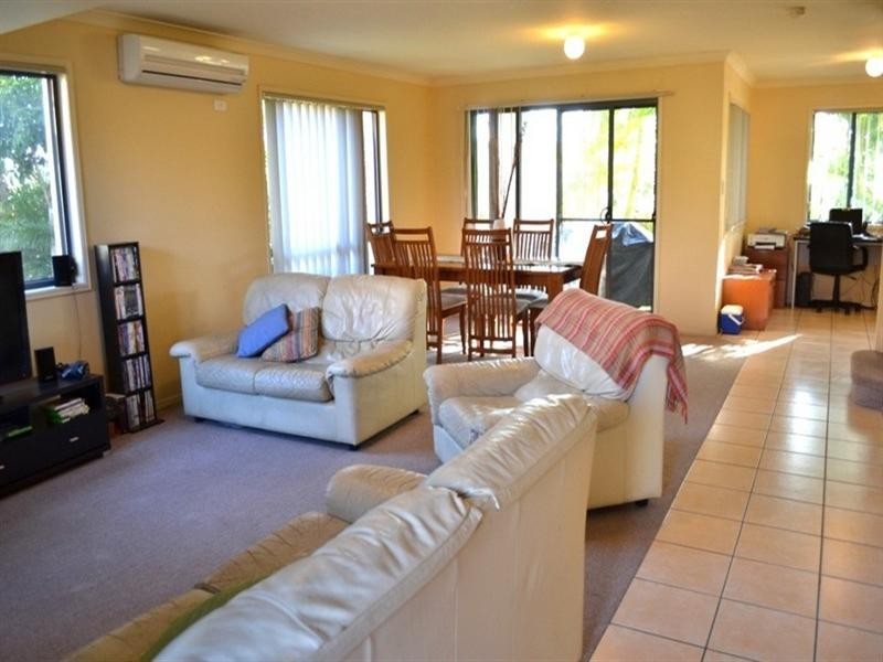 11/1 Santa Isobel Boulevard, Pacific Pines QLD 4211