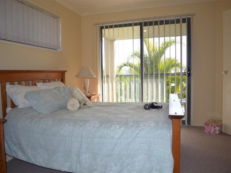 11/1 Santa Isobel Boulevard, Pacific Pines QLD 4211