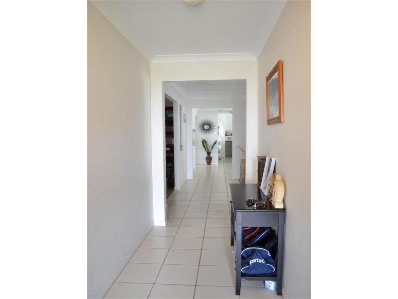 10 Ainsworth Street, Pacific Pines QLD 4211