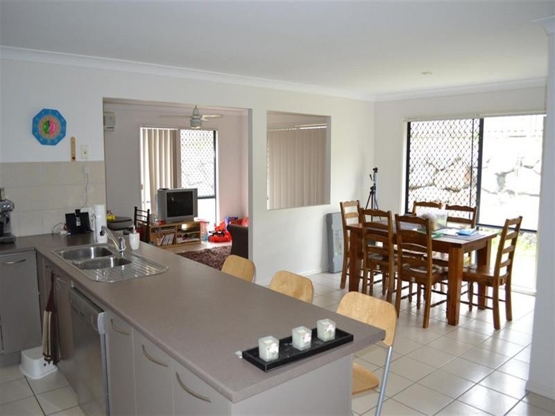 10 Ainsworth Street, Pacific Pines QLD 4211