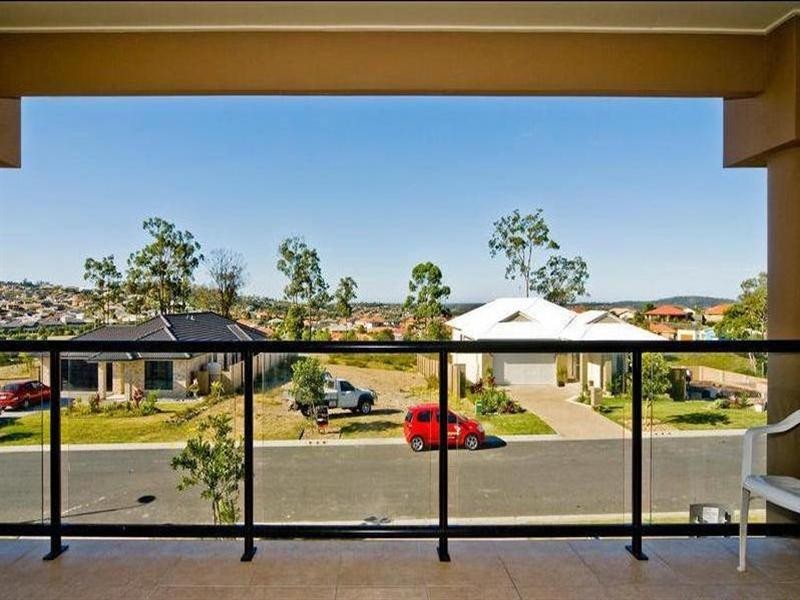 1/54 Codrington Circuit, Pacific Pines QLD 4211