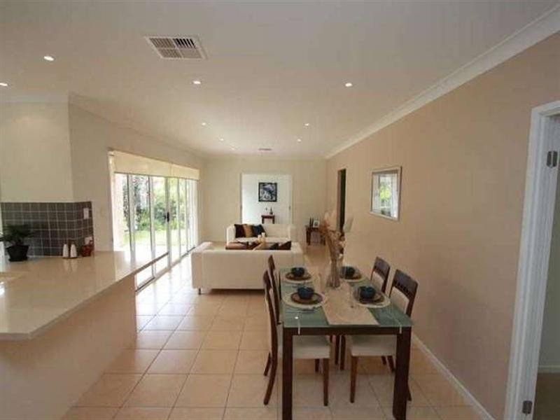 6 Twynam Mews, Pacific Pines QLD 4211