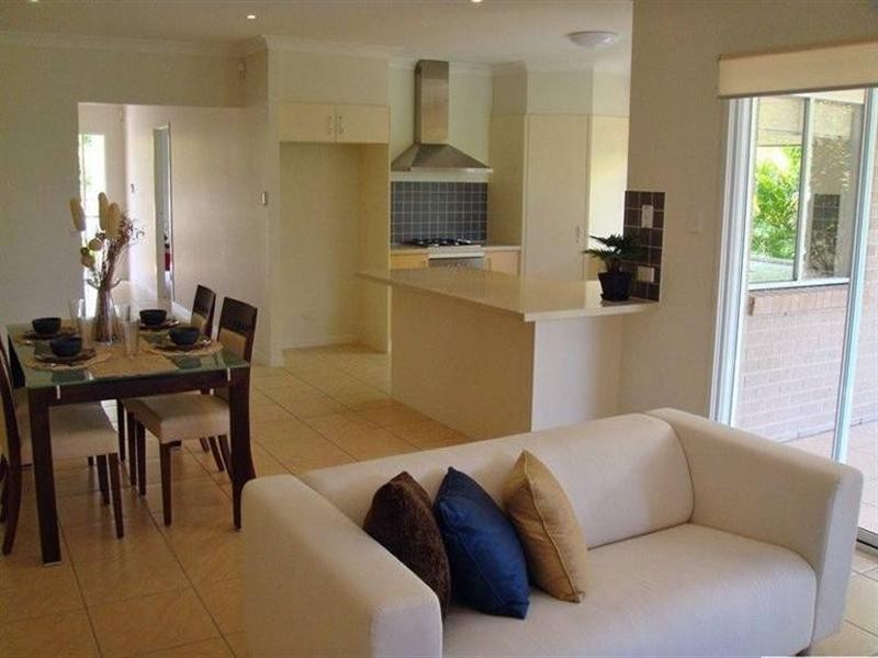 6 Twynam Mews, Pacific Pines QLD 4211