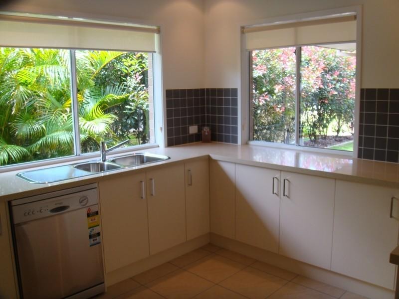6 Twynam Mews, Pacific Pines QLD 4211