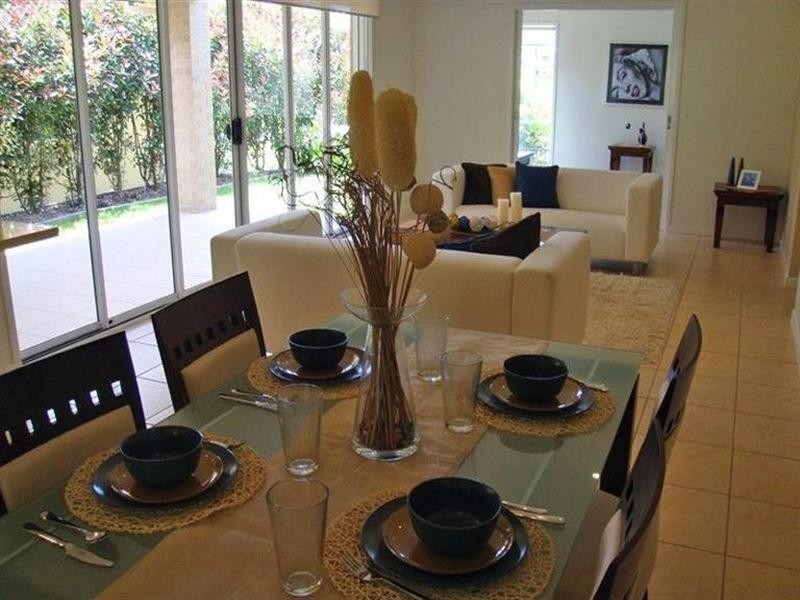 6 Twynam Mews, Pacific Pines QLD 4211