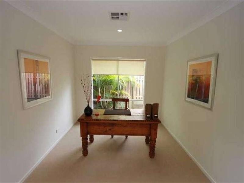 6 Twynam Mews, Pacific Pines QLD 4211