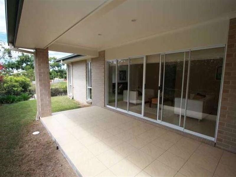 6 Twynam Mews, Pacific Pines QLD 4211