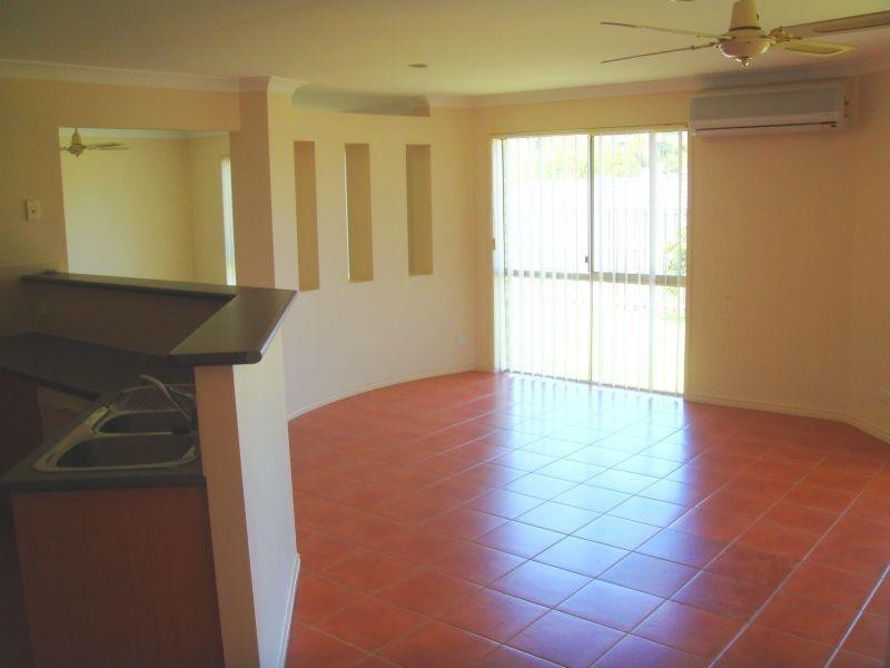 45 Feathertop Crescent, Pacific Pines QLD 4211