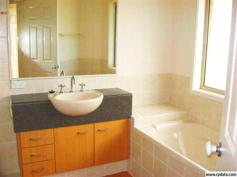 45 Feathertop Crescent, Pacific Pines QLD 4211