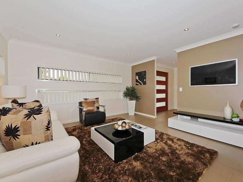 9 Willunga Street, Pacific Pines QLD 4211