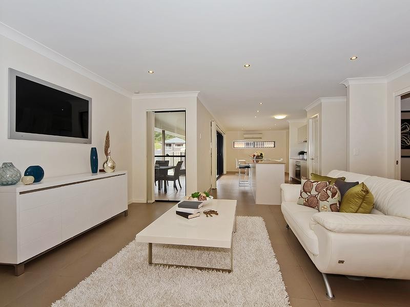 9 Willunga Street, Pacific Pines QLD 4211