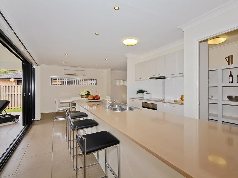 9 Willunga Street, Pacific Pines QLD 4211