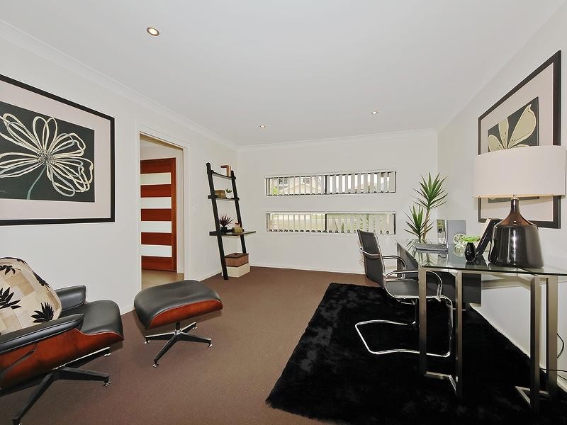 9 Willunga Street, Pacific Pines QLD 4211