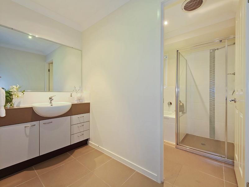 9 Willunga Street, Pacific Pines QLD 4211