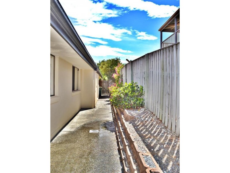 23 Midway Terrace, Pacific Pines QLD 4211