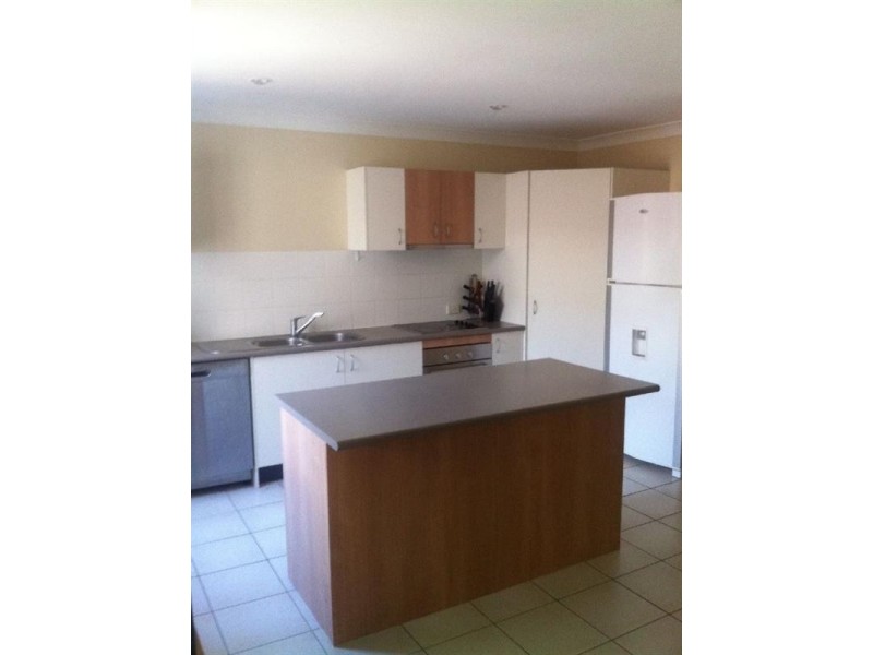 6 Ridgewood Close, Pacific Pines QLD 4211