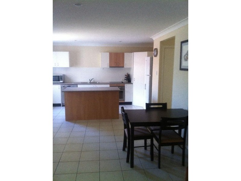 6 Ridgewood Close, Pacific Pines QLD 4211