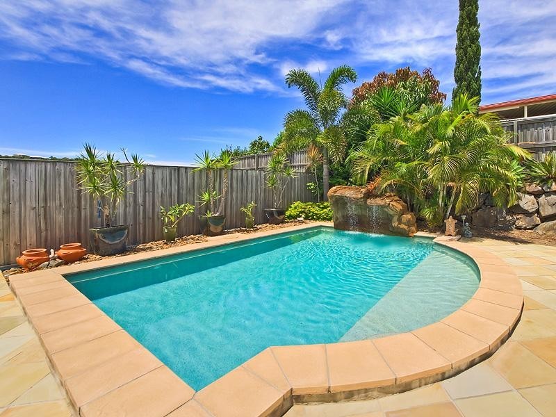 8 Springwood Avenue, Pacific Pines QLD 4211