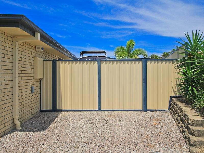 8 Springwood Avenue, Pacific Pines QLD 4211
