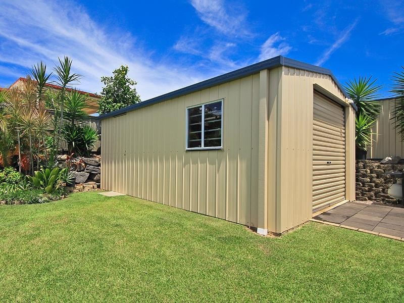 8 Springwood Avenue, Pacific Pines QLD 4211