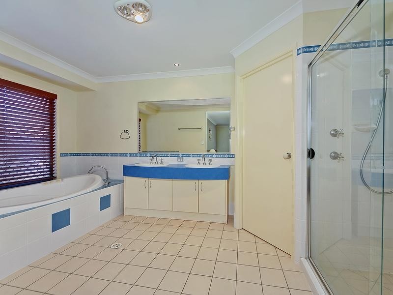 8 Springwood Avenue, Pacific Pines QLD 4211