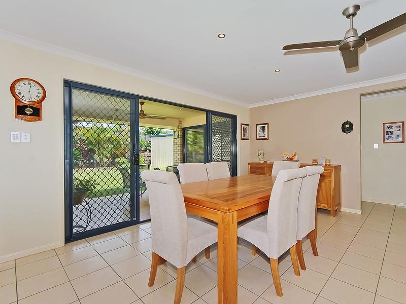 8 Springwood Avenue, Pacific Pines QLD 4211