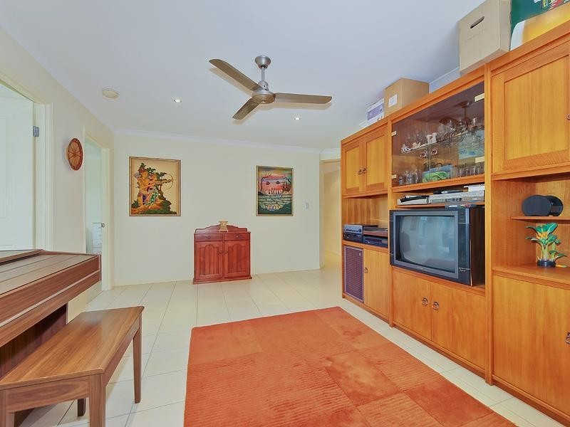 8 Springwood Avenue, Pacific Pines QLD 4211