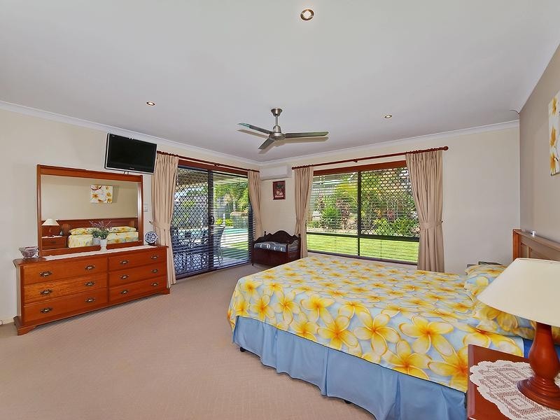 8 Springwood Avenue, Pacific Pines QLD 4211