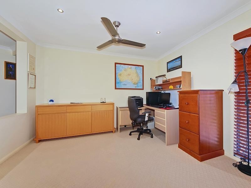 8 Springwood Avenue, Pacific Pines QLD 4211