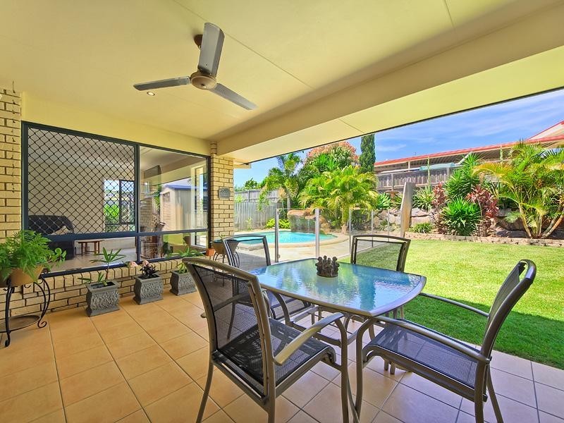 8 Springwood Avenue, Pacific Pines QLD 4211