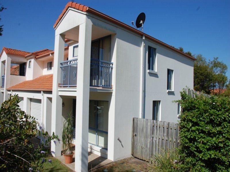 11/2 Studio Drive, Pacific Pines QLD 4211