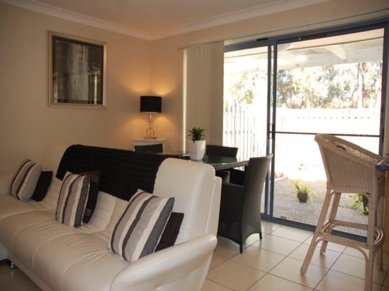 11/2 Studio Drive, Pacific Pines QLD 4211