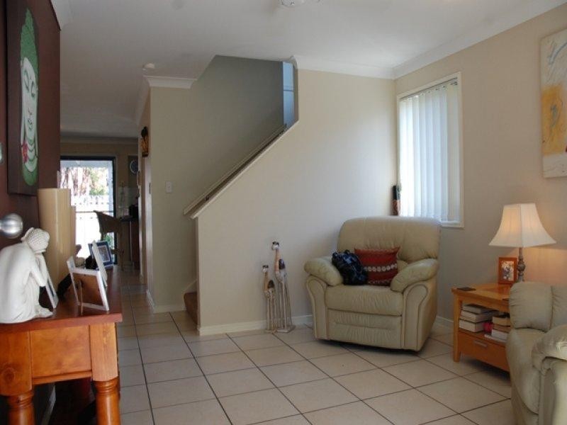 11/2 Studio Drive, Pacific Pines QLD 4211