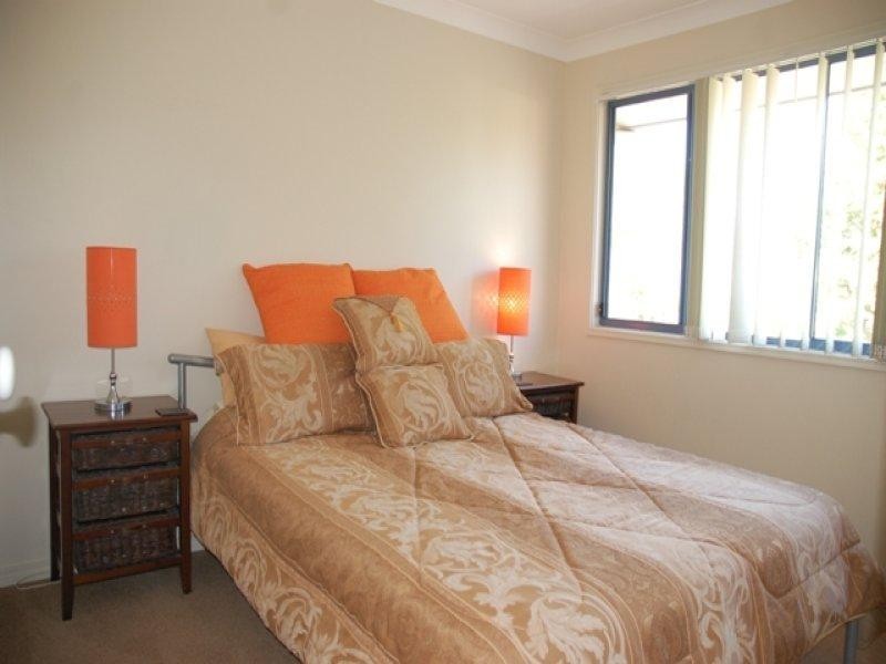 11/2 Studio Drive, Pacific Pines QLD 4211