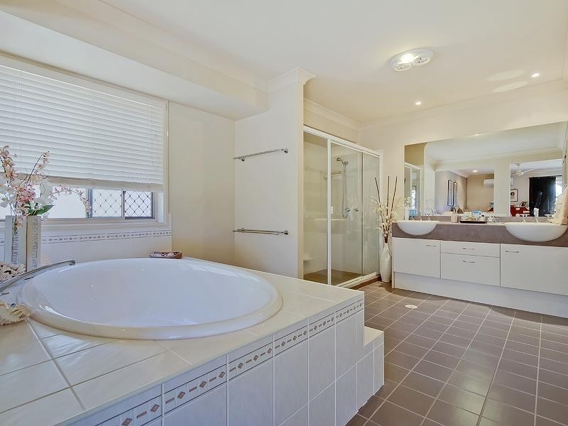 6 Springwood Avenue, Pacific Pines QLD 4211