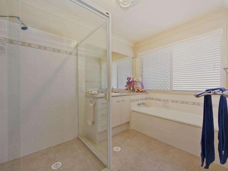6 Springwood Avenue, Pacific Pines QLD 4211