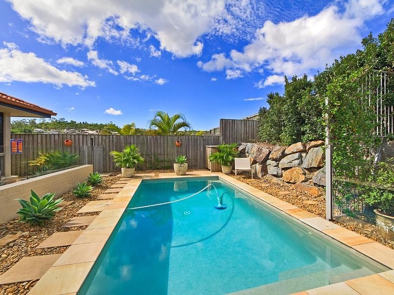 6 Springwood Avenue, Pacific Pines QLD 4211
