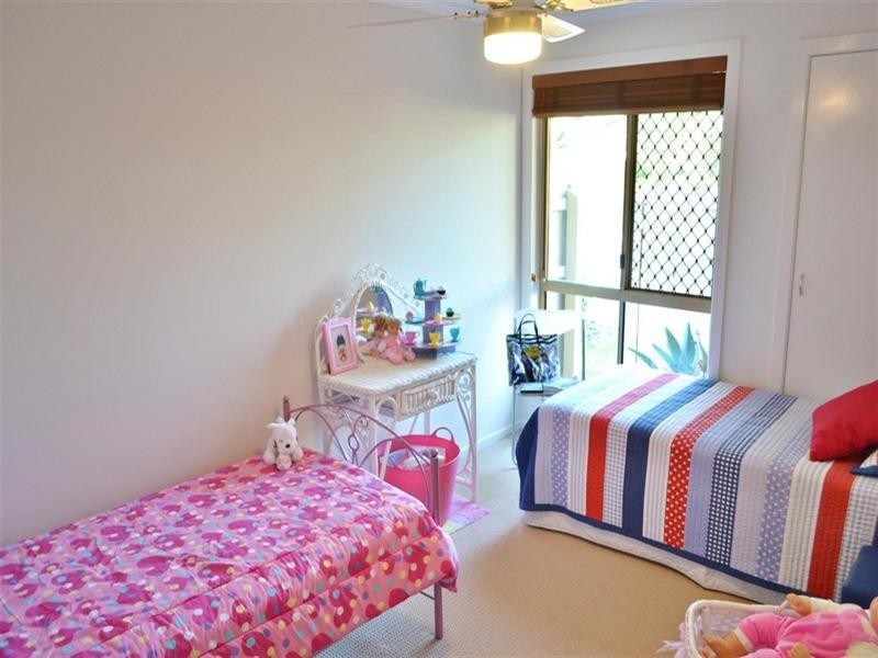 1/8 Fonda Place, Oxenford QLD 4210