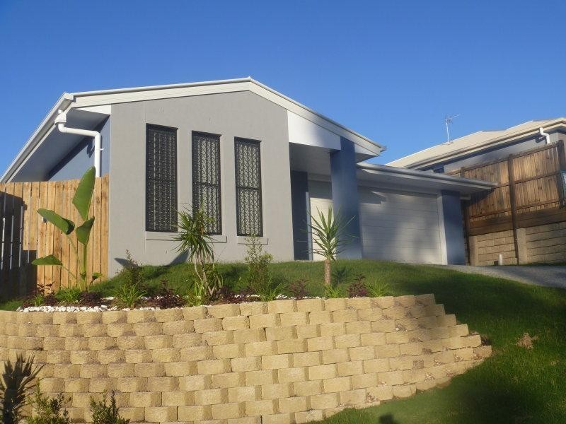 7 Rise Circuit, Pacific Pines QLD 4211