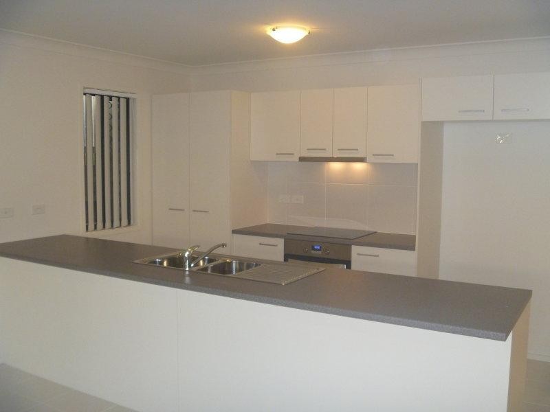 7 Rise Circuit, Pacific Pines QLD 4211