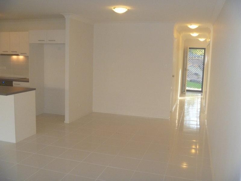 7 Rise Circuit, Pacific Pines QLD 4211