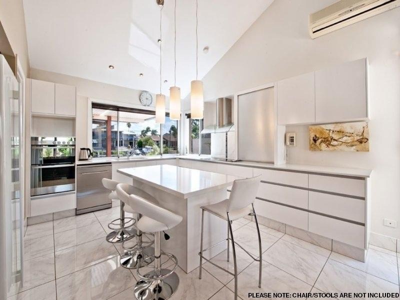 32 Conifer Crescent, Broadbeach Waters QLD 4218