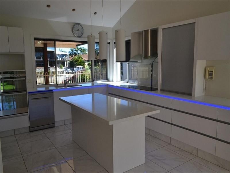 32 Conifer Crescent, Broadbeach Waters QLD 4218