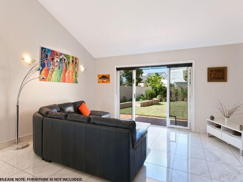 32 Conifer Crescent, Broadbeach Waters QLD 4218