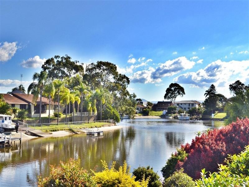32 Conifer Crescent, Broadbeach Waters QLD 4218